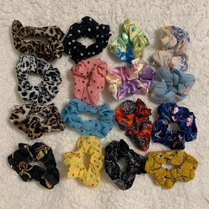 🌸 3/$15 Scrunchie Bundle 16pc NWOT (Leopard, Polka Dot, Floral, & Chain Prints)